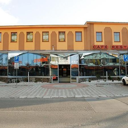 Hotel Slovan Losonc Kültér fotó
