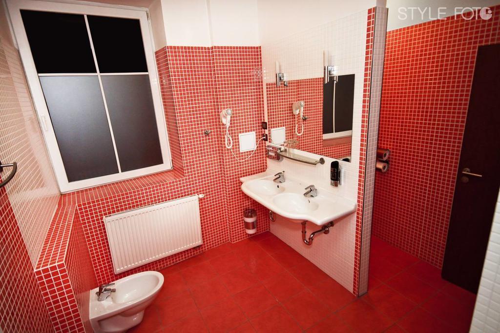 Hotel Slovan Losonc Kültér fotó