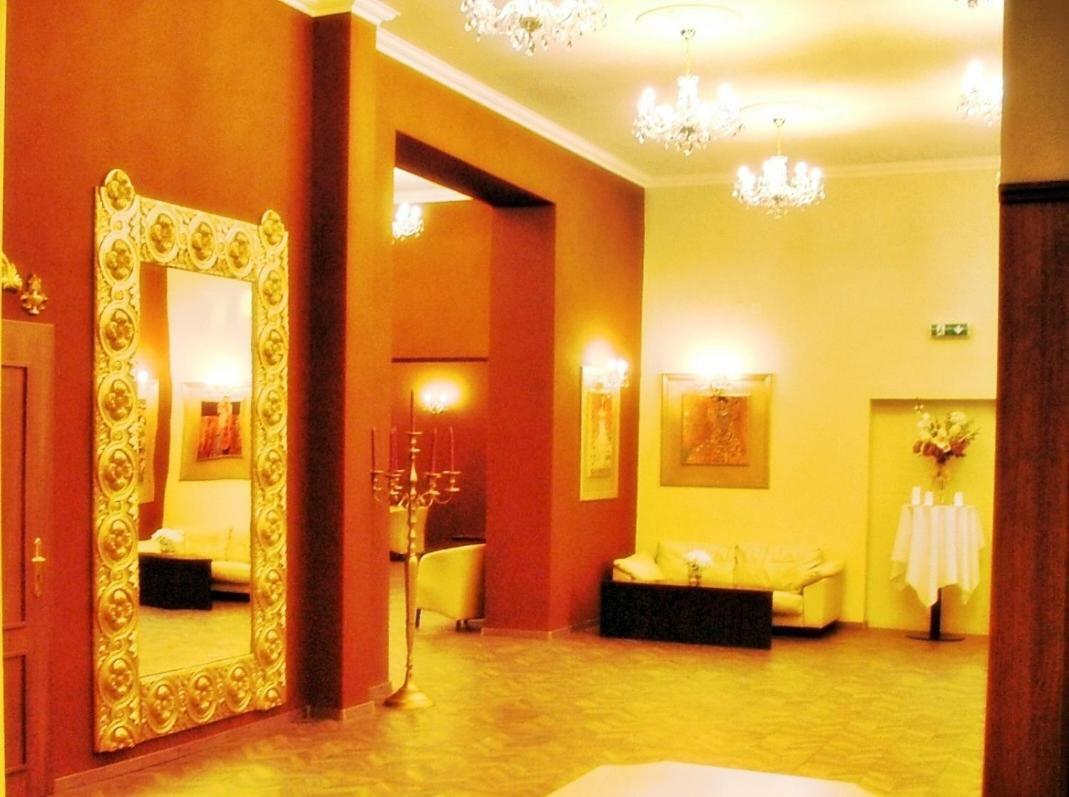 Hotel Slovan Losonc Kültér fotó