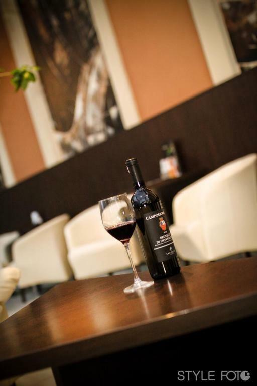 Hotel Slovan Losonc Kültér fotó