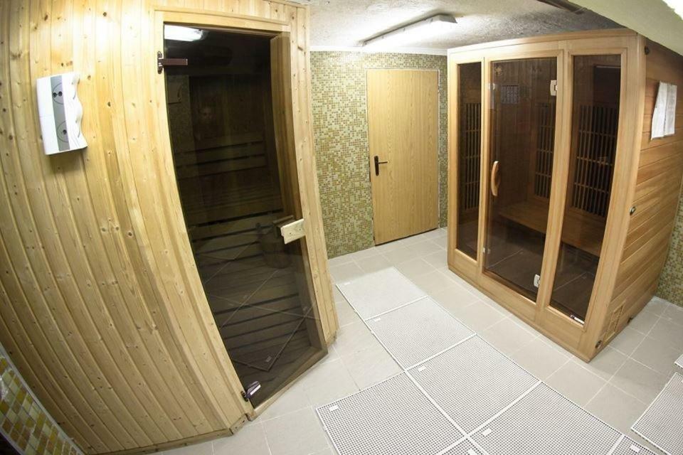 Hotel Slovan Losonc Kültér fotó