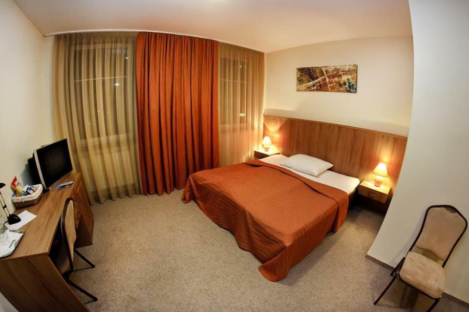 Hotel Slovan Losonc Kültér fotó