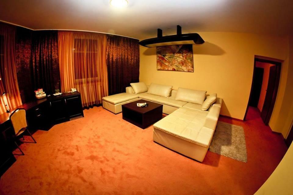 Hotel Slovan Losonc Kültér fotó