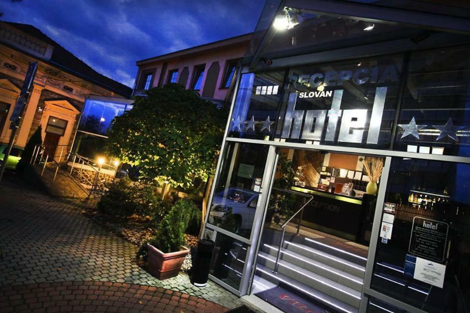 Hotel Slovan Losonc Kültér fotó