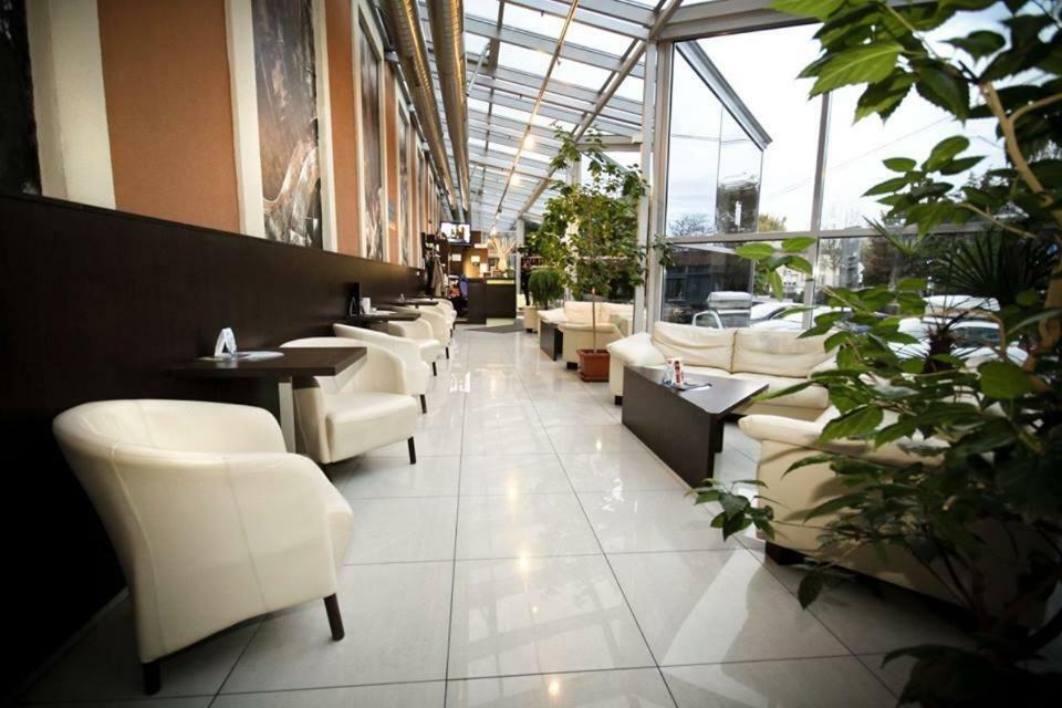 Hotel Slovan Losonc Kültér fotó