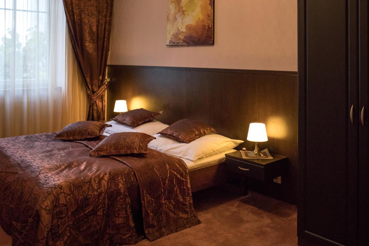 Hotel Slovan Losonc Kültér fotó