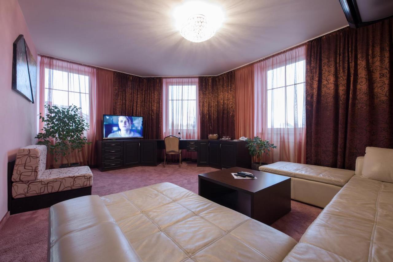 Hotel Slovan Losonc Kültér fotó