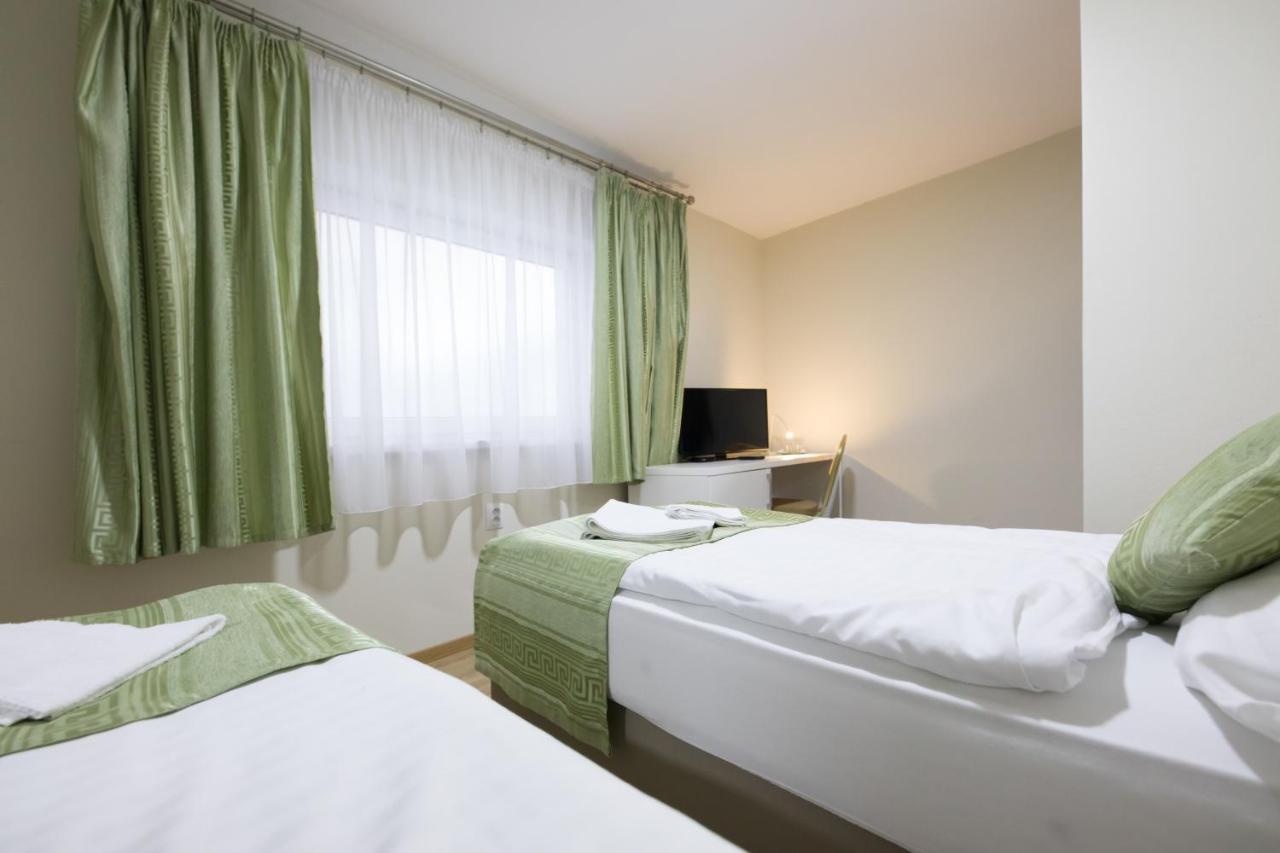 Hotel Slovan Losonc Kültér fotó