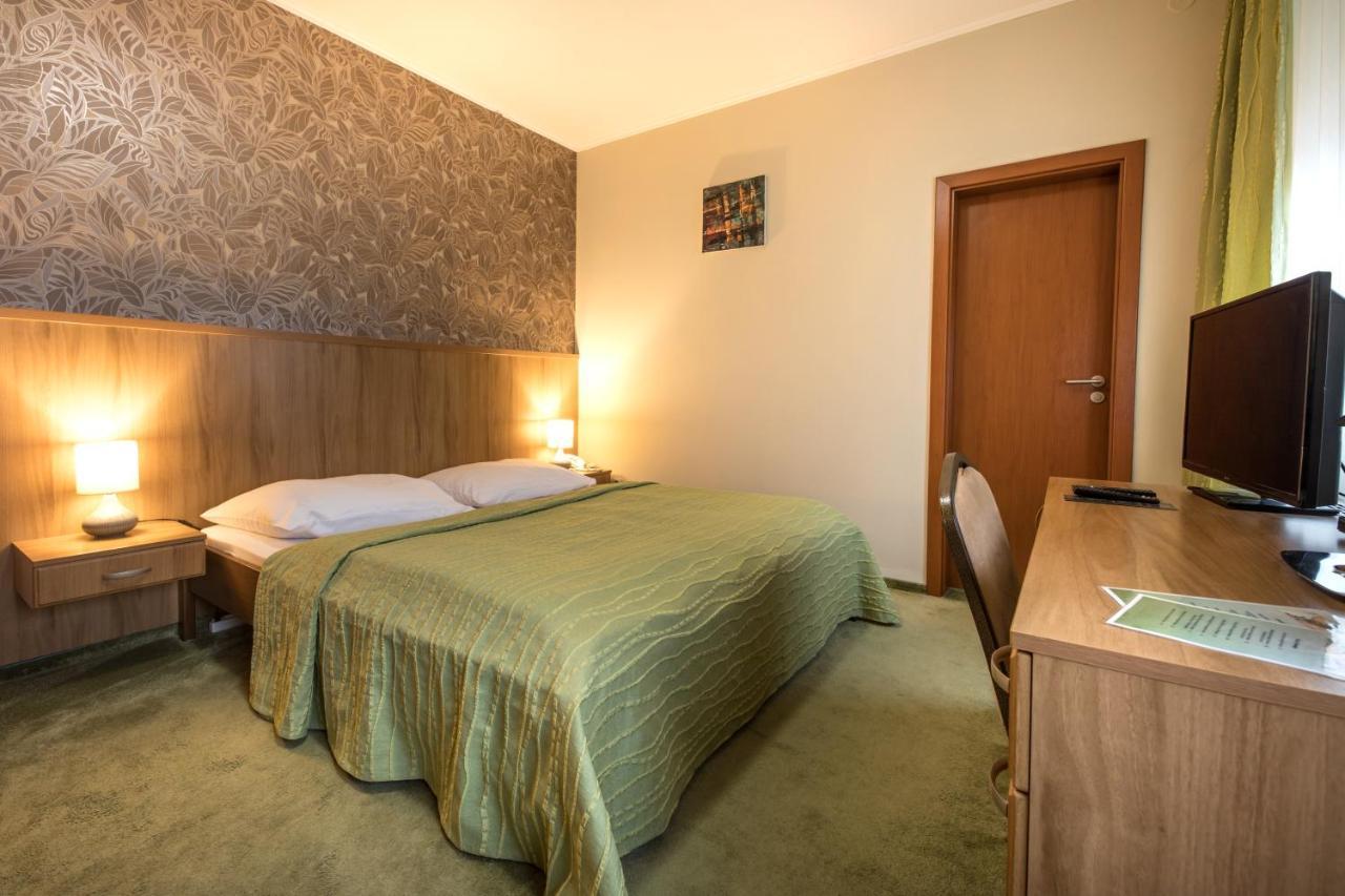 Hotel Slovan Losonc Kültér fotó