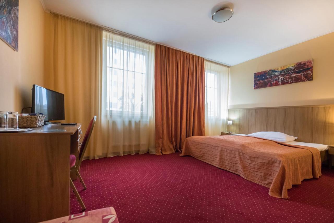 Hotel Slovan Losonc Kültér fotó